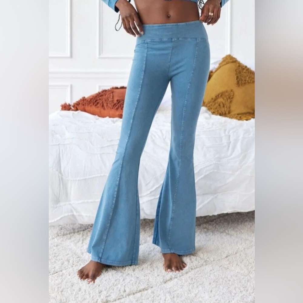 NWOT Urban Outfitters Aria Seamed Flare Pant size xs color blue